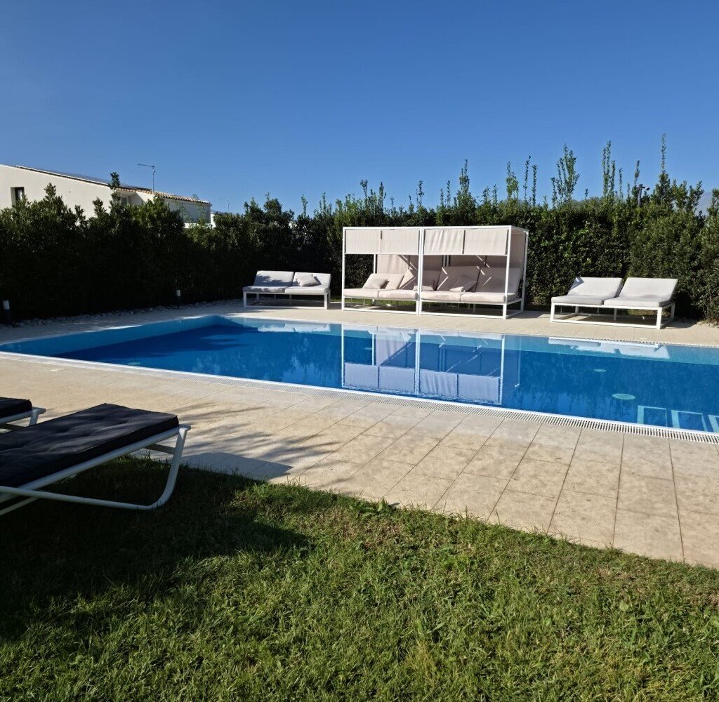 Media Ragusa Extras 301 Default 1299 Conversions 69661645673ec Pool Normalized Crop