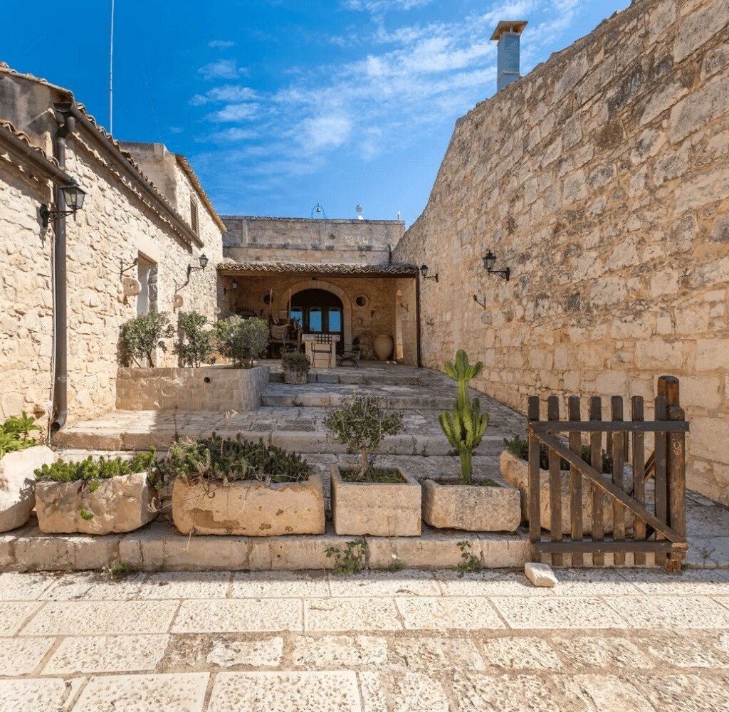 Media Ragusa Extras 135 Default 2349 Conversions 6992e39c88a61 Dpiv3rksizowseoouyaklq01exnneaty6vhnnc1ce83000x Normalized Crop