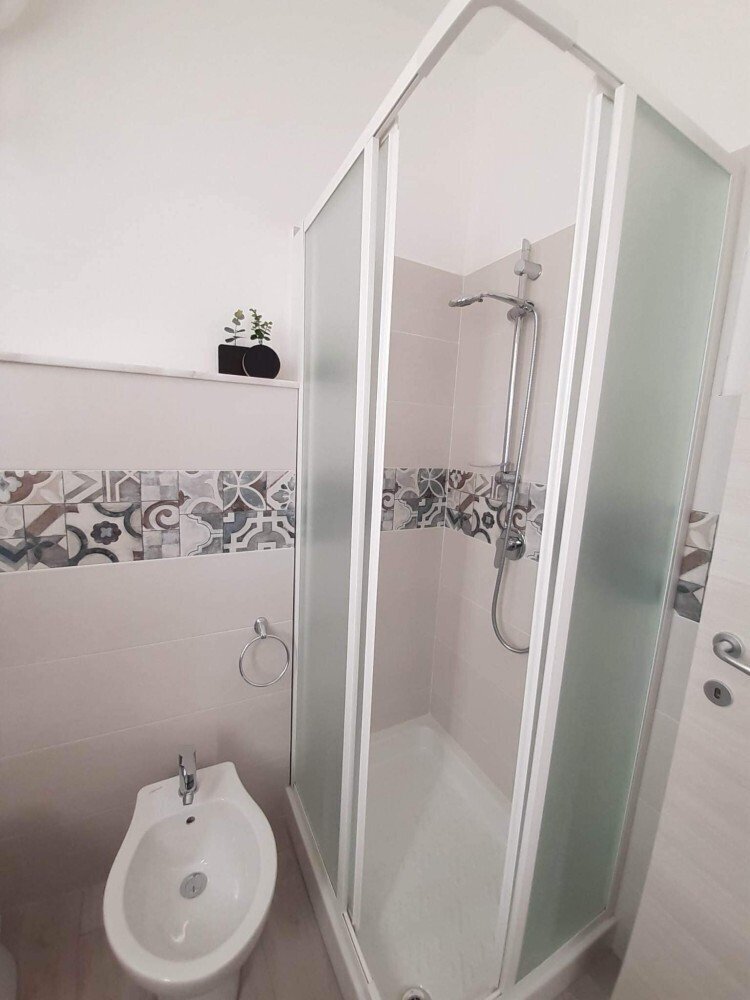 Media Ragusa Extras 279 Default 833 Conversions 695e73bed9d24 Bagno 2 Normalized Crop