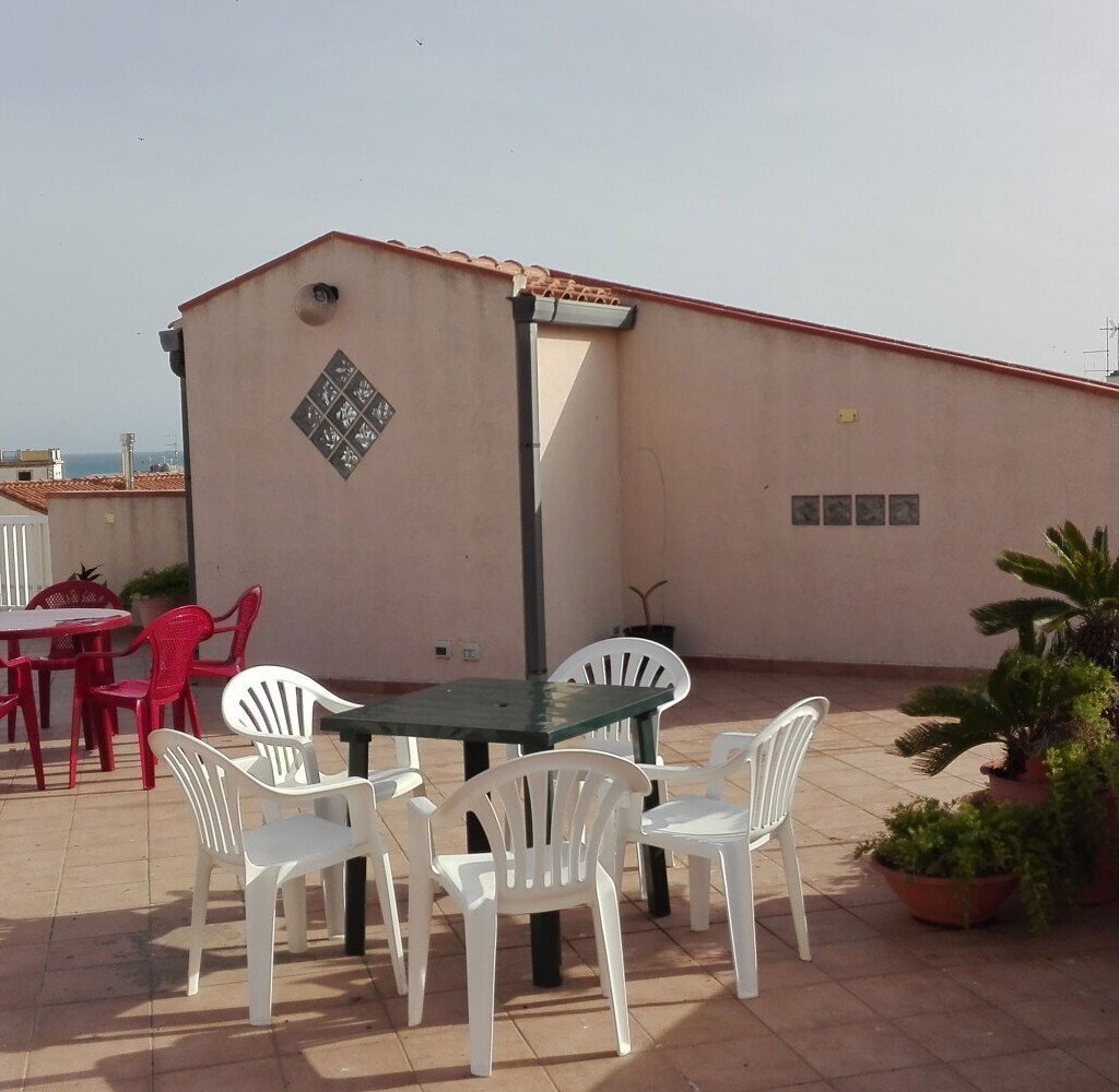 Media Ragusa Extras 556 Default 1962 Conversions 697c9607b9bda Terrazzo Normalized Crop