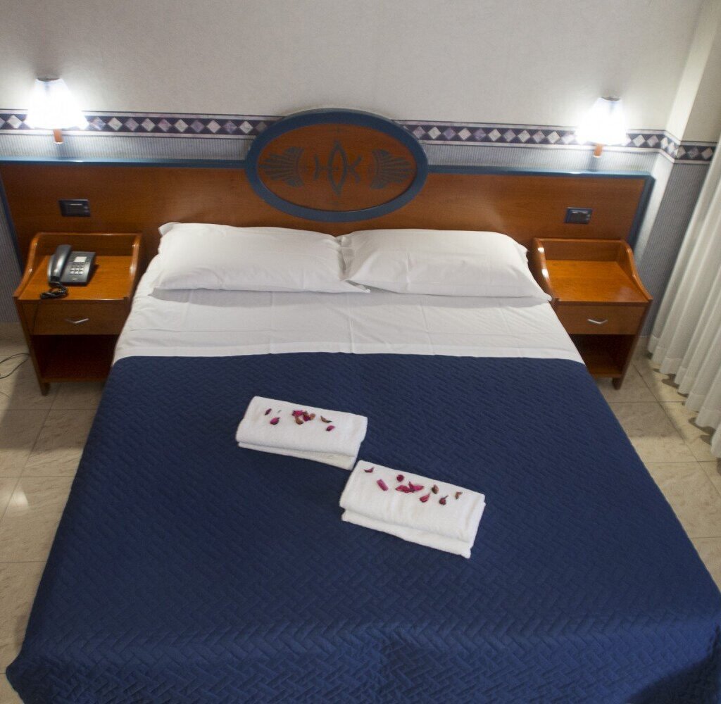 Media Ragusa Extras 589 Default 2105 Conversions 6982fe6a2a280 7133704 Normalized Crop