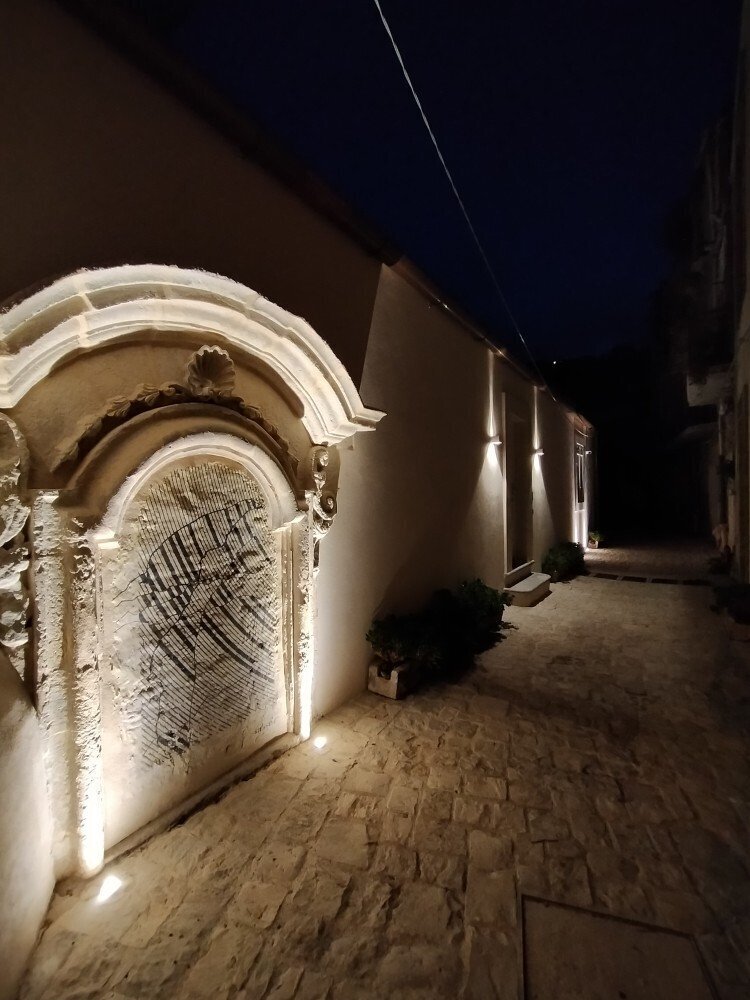 Media Ragusa Extras 257 Default 1418 Conversions 6967d2bc3a2ea Esterno Via Velardo Notturno Normalized Crop