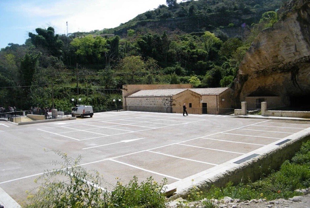 Media Ragusa Extras 46 Default 2598 Conversions 69b0961fbbc38 Parcheggio Gratuito A 50 Metri Dal Moronero Normalized Crop