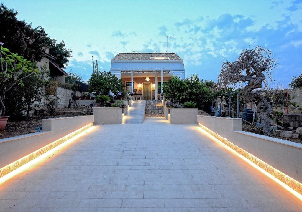 Media Ragusa Extras 115 Default 703 Conversions 695bb716abbaf Esterno75 Normalized Crop