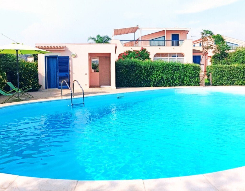 Media Ragusa Extras 547 Default 1895 Conversions 697b6c9ca2860 9 Normalized Crop