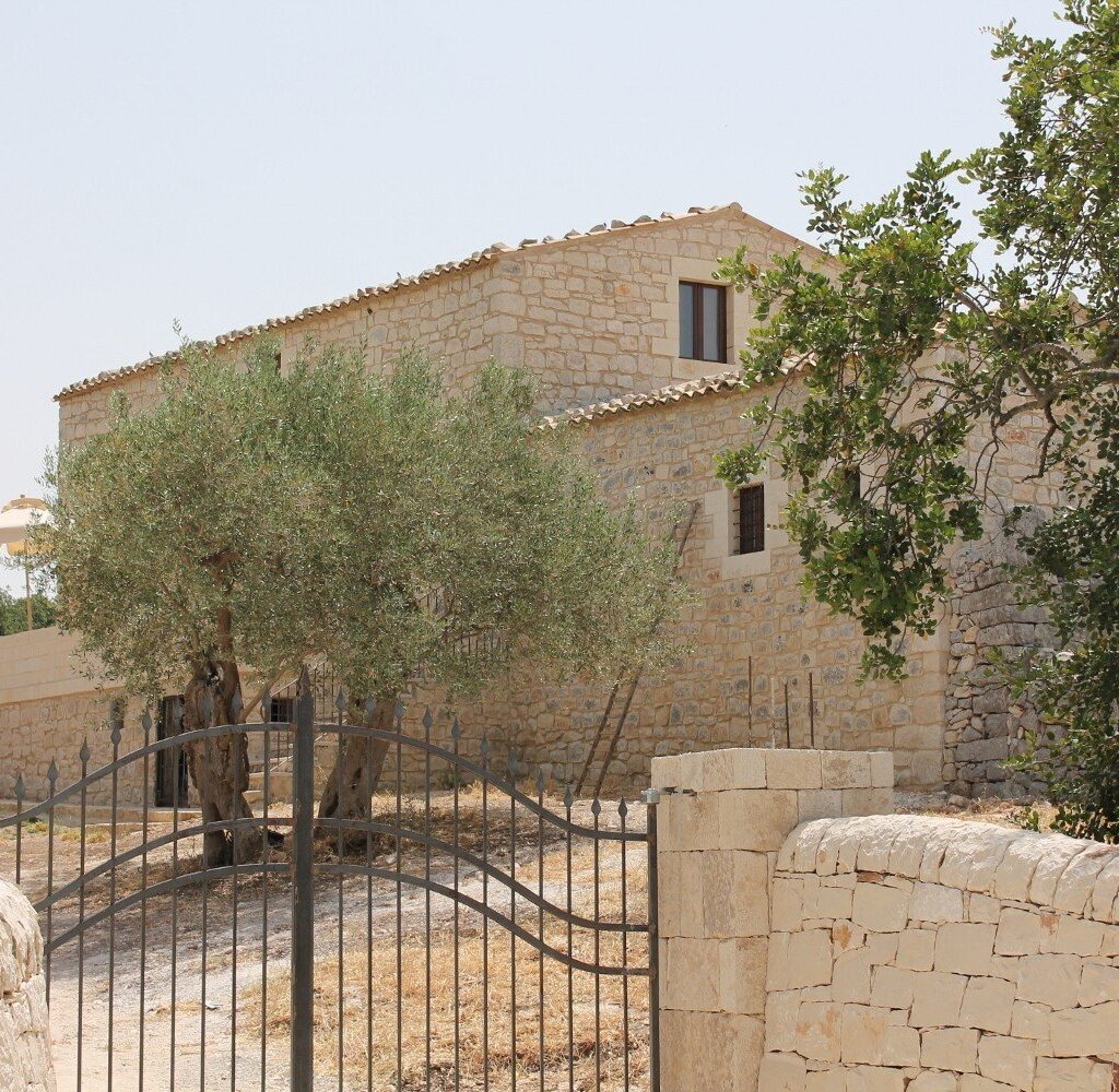 Media Ragusa Extras 253 Default 2081 Conversions 69822f5e6cfd2 Veduta Esterna Normalized Crop