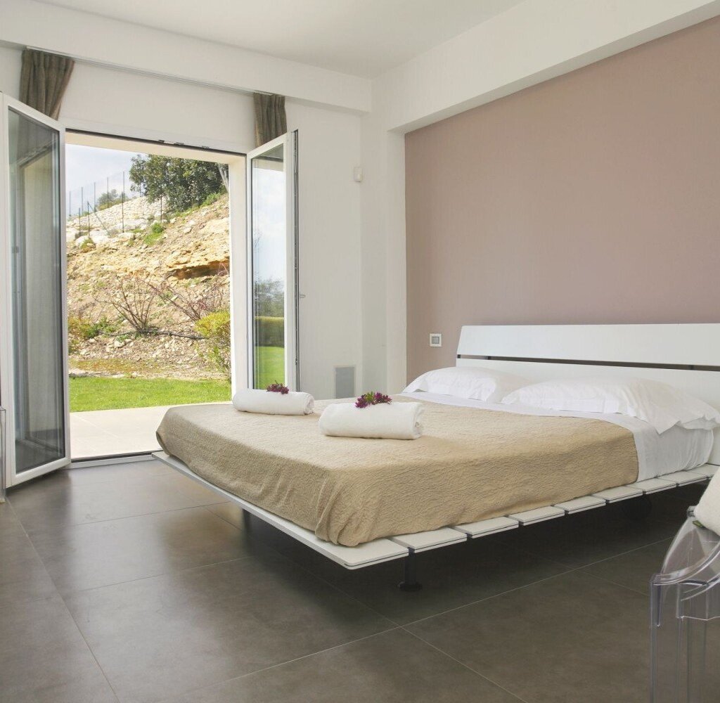 Media Ragusa Extras 332 Default 1650 Conversions 696f90d62e6ce Camera3 Normalized Crop