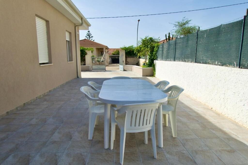 Media Ragusa Extras 112 Default 1943 Conversions 697c8da836112 Fuori Normalized Crop