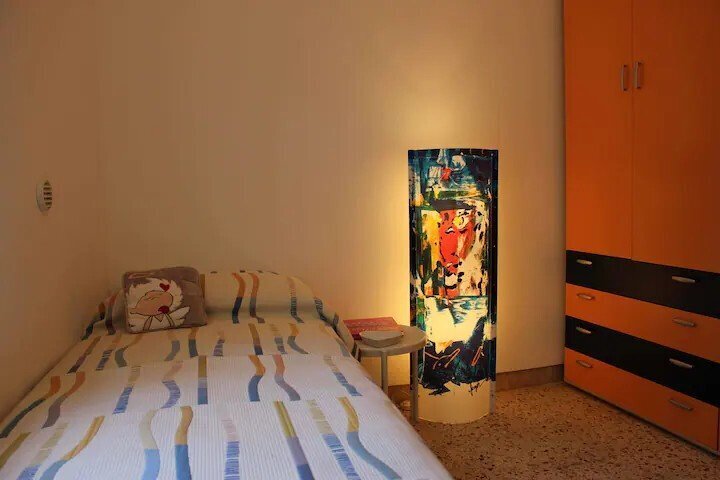 Media Ragusa Extras 5 Default 1734 Conversions 6971fba50b4e7 Camera Singola 1 Normalized Crop